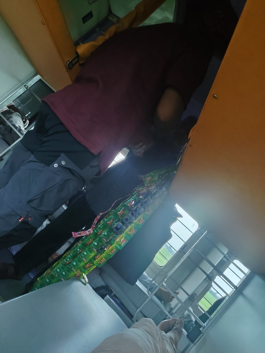 twinklelove692's tweet photo. This is 15673 Kamakhya Amrit Bharat Express, a premium train for middle class and poor. See, just like ordinary local and express train, cigarette and gutkha are being sold openly and for at least 2-3 hours continuously as I saw.@RailMinIndia @RailwaySeva https://t.co/i8eYWAtGnM
