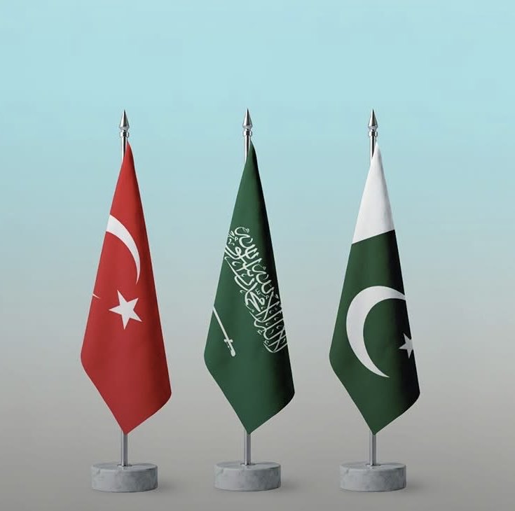 qatarvo's tweet photo. أي توحد وتجمع للمسلمين فهو يفرحنا جداً ويغيض أعداء الاسلام أياً كان فما بالك لو كان في #السعودية وكانت الدول #تركيا و #باكستان 

اللهم وحد كلمة المسلمين على الحق وراية التوحيد ، اللهم ارفع راية الاسلام شامخة عالية ، اللهم انصر المسلمين في جميع بقاع العالم .. https://t.co/y7w32ogltB