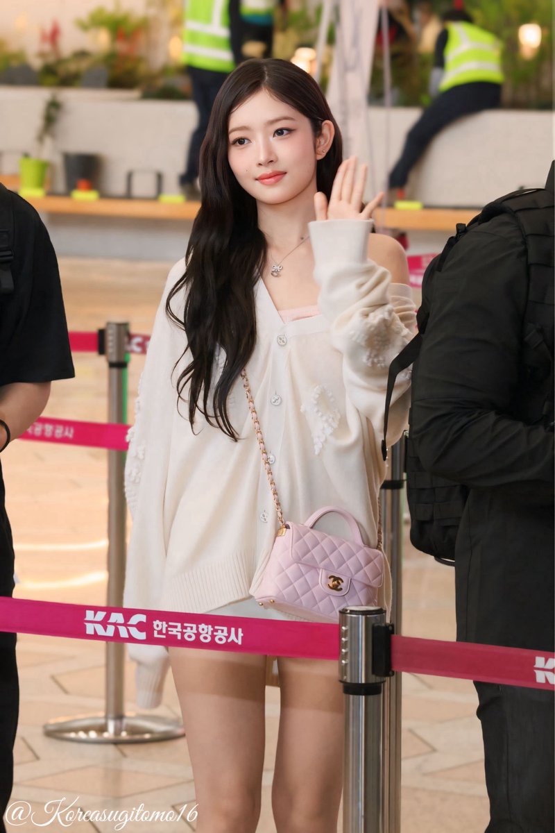 hourlynaoirei's tweet photo. #IVE #REI #아이브 #레이 #レイ https://t.co/bgfCexT7mc