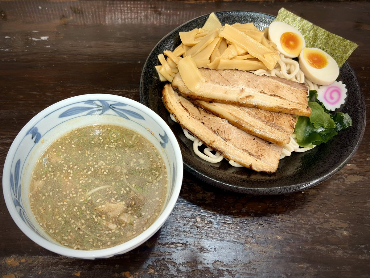 SakaDonalds's tweet photo. 麺屋こうきさん
味玉つけそば 小(太麺/しお) + メンマ

旨しおつけダレに自家製太麺を潜らせていただく。噛むほどに小麦の香りが広がり美味しいです。炙りチャーシューもうまい。
ごちそうさまでした https://t.co/tiAT97vEiX