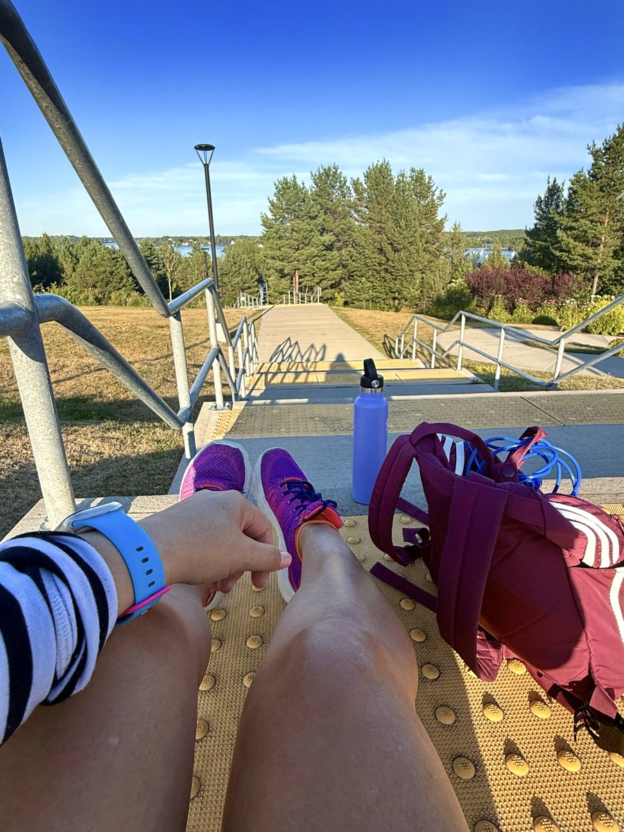 HeyItsMeMissJT's tweet photo. Up to my old tricks. Small Steps. Big Air. #JumpRope #BellPark #OutdoorFitness #Stairs #RunIt #StepItUp #RunItDown #ThursdayMotivation #LegDayIsEveryday #August #SummerFit #SweatItOut LoVE My CaRdiO. ☀️🏃♀️ https://t.co/5c1ukKCWeo