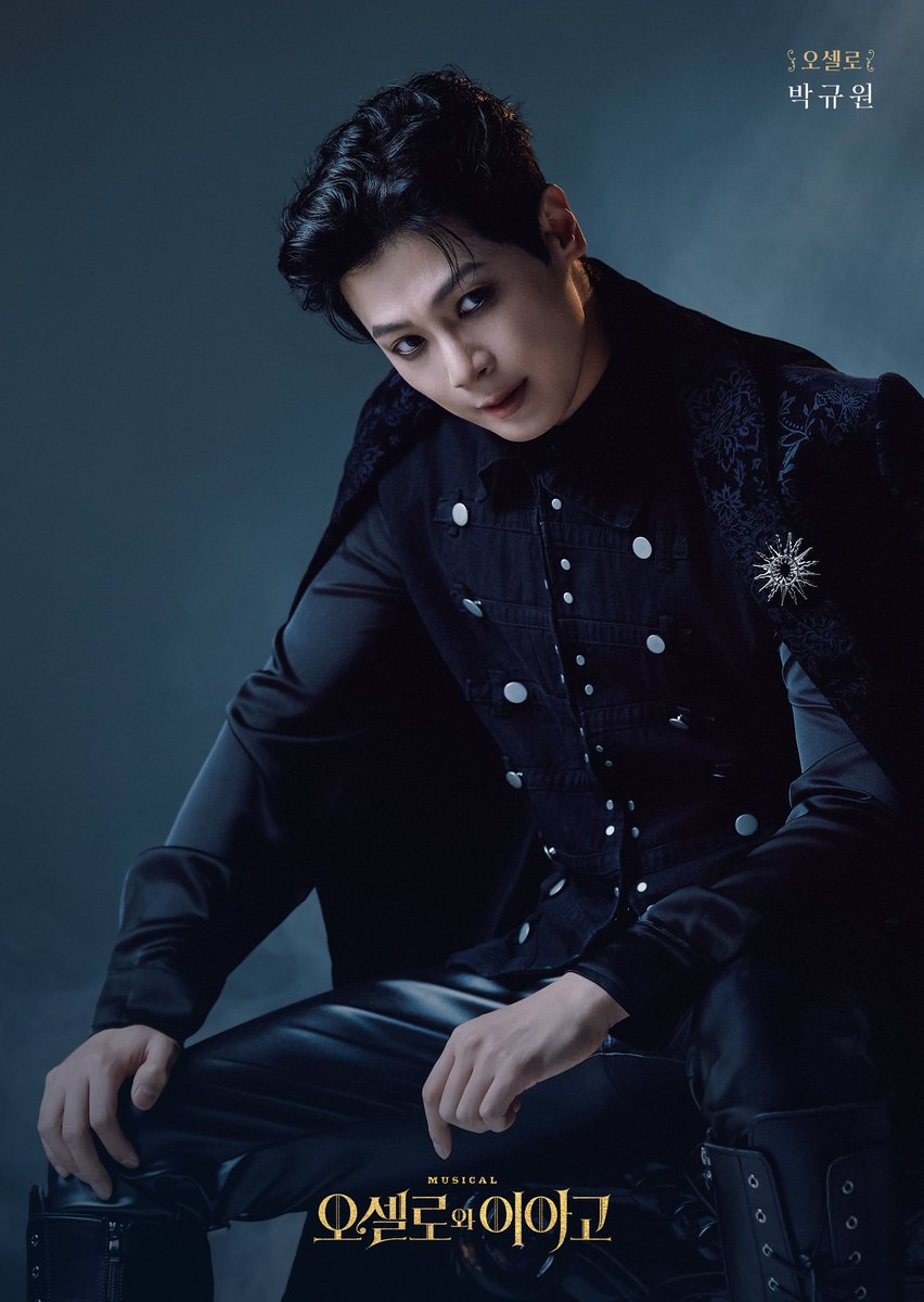 newpro_OI's tweet photo. [뮤지컬 #오셀로와이아고]

프로필 사진 공개

“언제부터였을까. 멈추지 않는 이 불안은.”

오셀로ㅣ#박규원

대학로 자유극장
2026.09.08 - 11.22

#뮤지컬 #오셀로와이아고 #프로필사진공개 https://t.co/hZhb7UXIeD