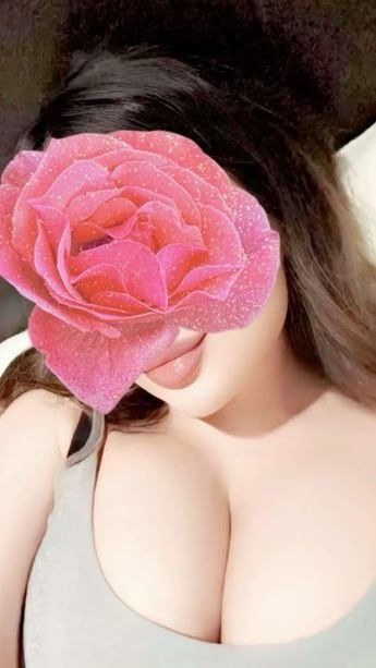 XUKIL8's tweet photo. منو يريد حضنن💅💋 https://t.co/bhKLt9gZLg