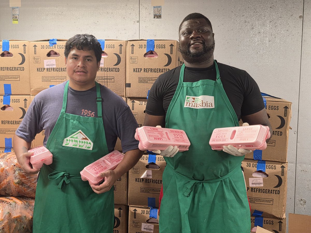 Masbia's tweet photo. Staff at #Masbia #SoupKitchen in #NYC showing off a fresh delivery of eggs to help #FeedTheNeedy! ๐ฅ
Huge thanks to @NewYorkStateAG @TishJames for fighting price gouging and for coming up with such a creative and meaningful penalty: getting eggs directly to families who need them.
๐๐๐
https://t.co/Z0UoVpuBPg
#PriceGouging #FoodCost #PriceOfFood #EggJustice #MeaningfulPenalty cc @foodfix