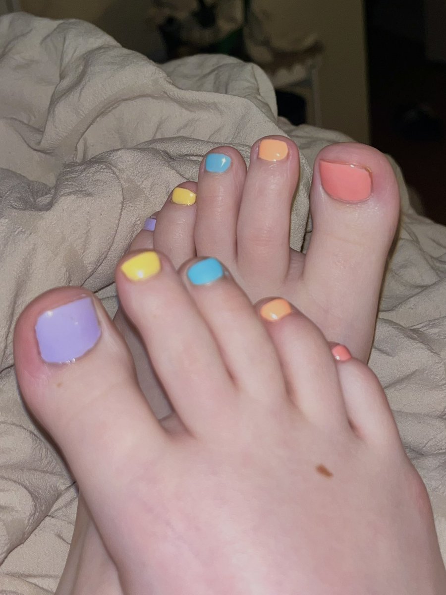 jtoezzz's tweet photo. look familiar? making content tonight, message me 😘 https://t.co/dOuTQAMtIY