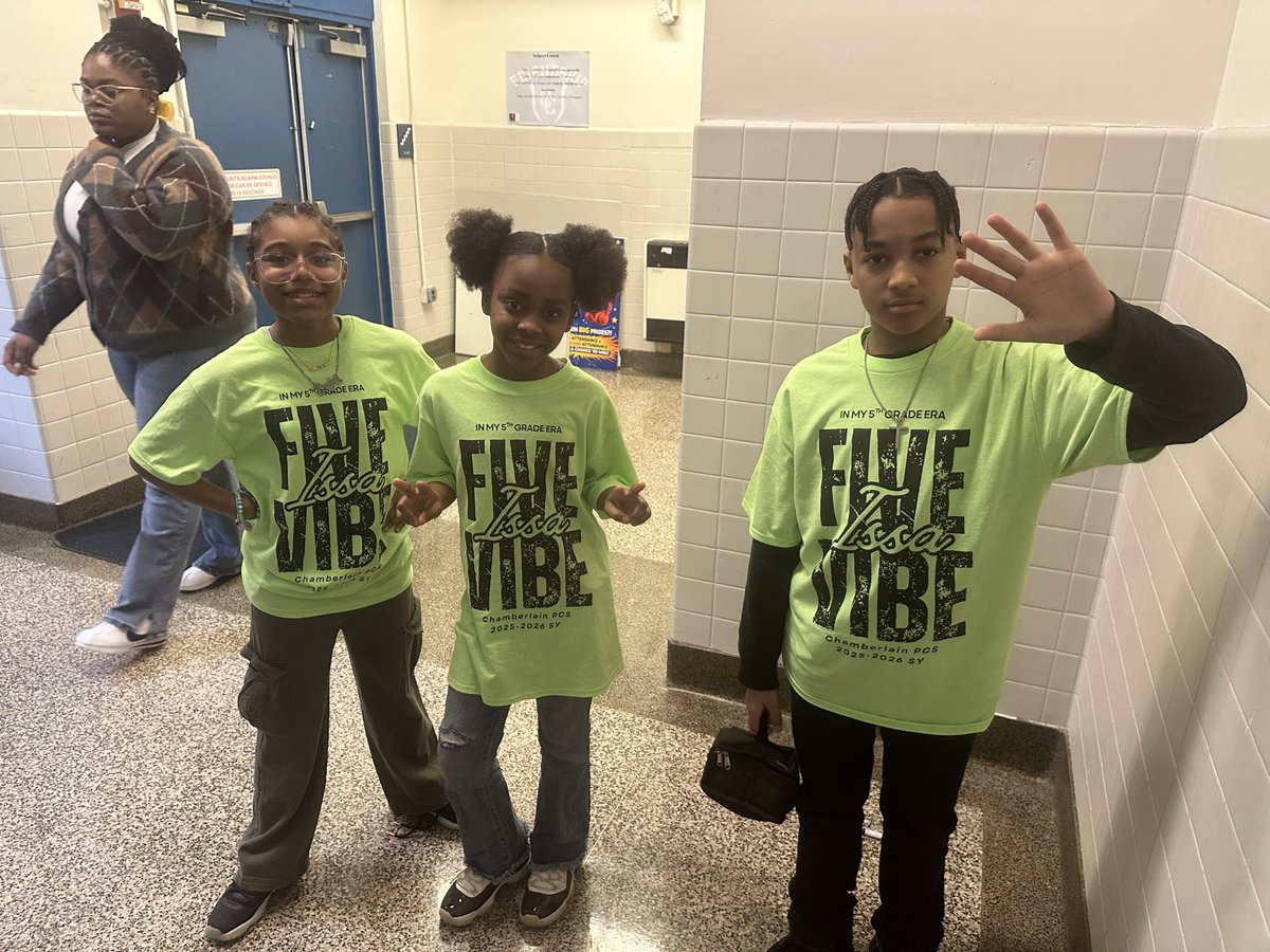 EatLoveRead247's tweet photo. Only at #FPCSCH Chamberlain…the students are always picture perfect! 
#FPCSCH #FriendshipsJourneyto30 #OneFriendship #AspireMore https://t.co/o94F7j1hRl