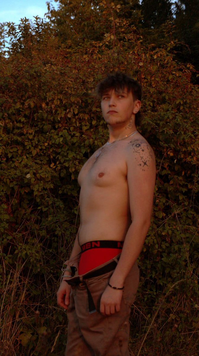 Pup_Robin's tweet photo. There’s just somethin about the open countryside 🐕😈
 > 📸 @fluffs2894 

#gay #gayuk #pupplay #furry #gayfurry #nsfw #gaynsfw #kink #gaypublic #gaycrusing https://t.co/4znp8SybFf
