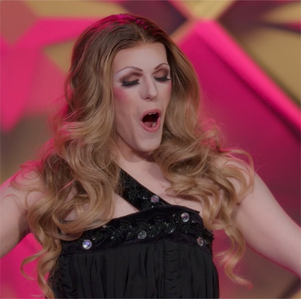 mascarayde's tweet photo. two céline dions winning snatch game 1 week apart from each other is insane!!! #canadasdragrace https://t.co/emoQ8Xp7hl