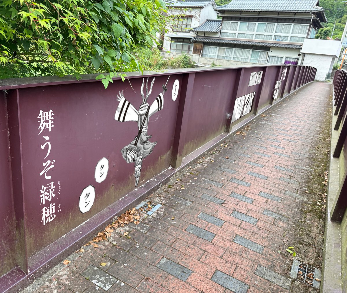 sagaprise's tweet photo. ＼📷ここでしか撮れない一枚を！／

古湯キングダム温泉郷には、8つのフォトスポットが登場♨️

💪「でかすぎて解からねェ!!!」巨大王騎パネル
🏅あなたも武功を挙げた将軍の気分に！？「論功行賞パネル」
🌉羌瘣の巫舞が壁面を埋め尽くす「トーンタンタン橋」
♨️足湯で河了貂と一緒にのんびり…「ぬるい」

温泉街を散策しながら、「キングダム街歩き」をお楽しみください✨

https://t.co/s5vferpZrF

#キングダム #佐賀県