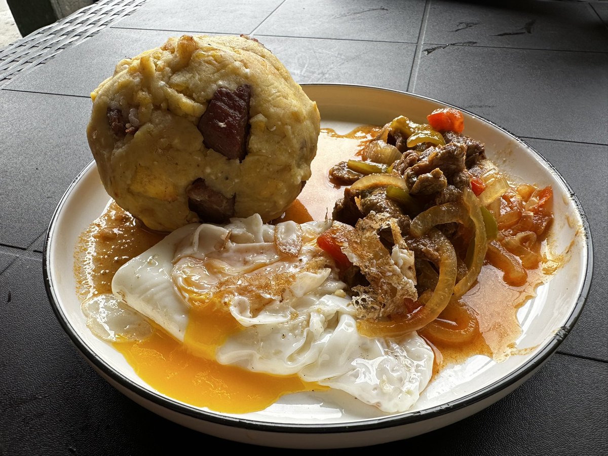 Badgalbadgal's tweet photo. Vayan a la cafetería de mi hermano para que desayunen rico. 
Hay tigrillo, Bolón con encocado de chancho ahumado, bollos, humitas y corvina frita 😋

Si van de parte mía, diré que les den una cortesía. https://t.co/gkAOkfiXVv