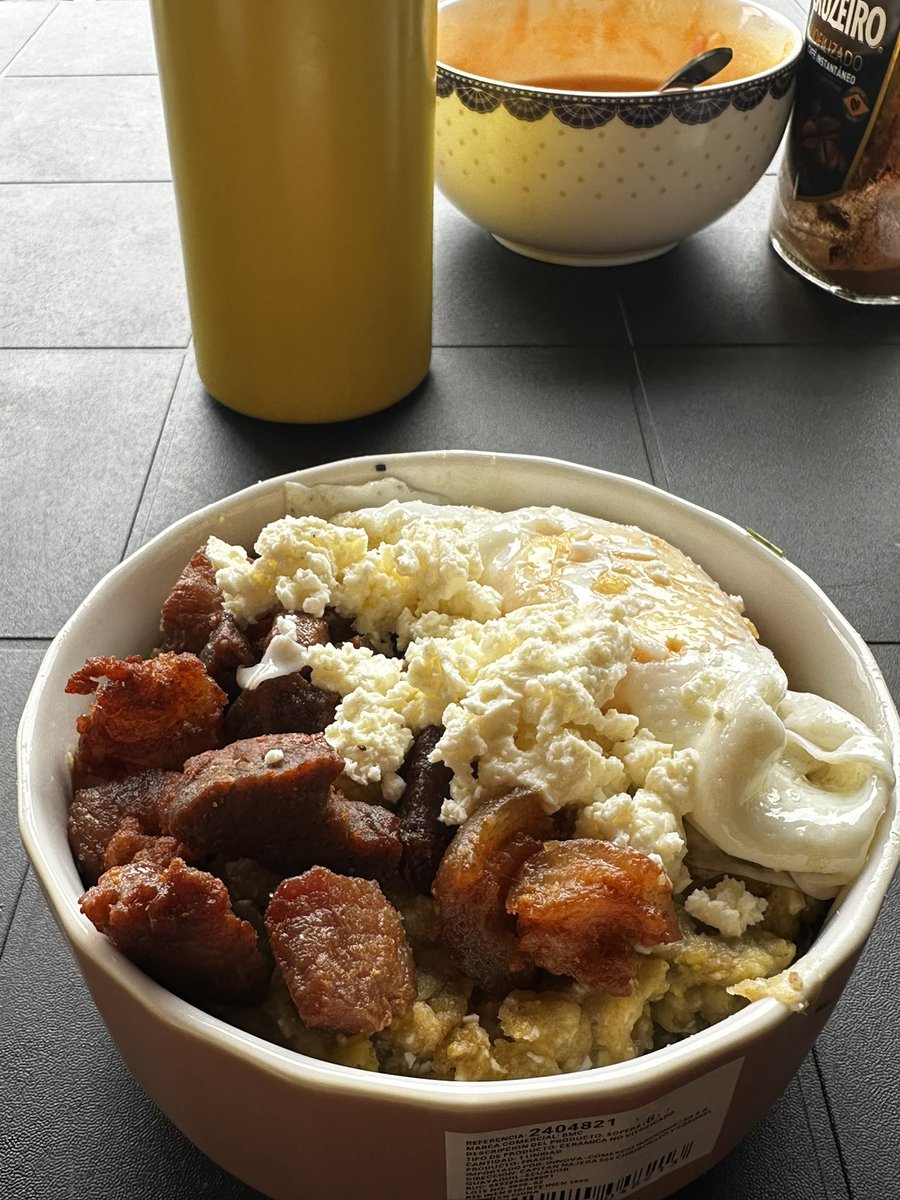 Badgalbadgal's tweet photo. Vayan a la cafetería de mi hermano para que desayunen rico. 
Hay tigrillo, Bolón con encocado de chancho ahumado, bollos, humitas y corvina frita 😋

Si van de parte mía, diré que les den una cortesía. https://t.co/gkAOkfiXVv
