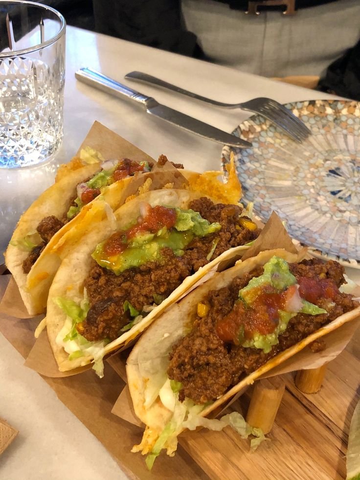 de1de1_'s tweet photo. Puedo ser aburrida estando sentada sin tomar ni fumar... Pero a los tacos yo no me los pierdo
#LuivvWed https://t.co/rSr7TfCLF9