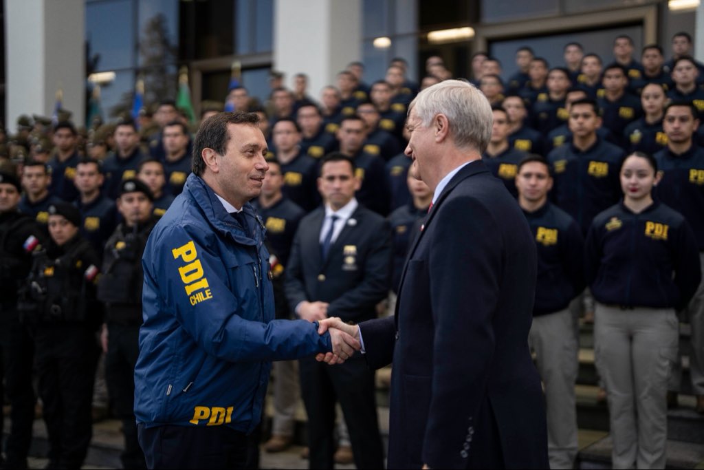 PresidenteKast's tweet photo. La Agenda Contra el Crimen Organizado y el Terrorismo (ACOT) contempla más de 30 leyes y una reforma constitucional para recuperar nuestros barrios, fortalecer a las policías y perseguir de manera implacable a quienes atemorizan a las familias chilenas. https://t.co/2bhIPlTpiy