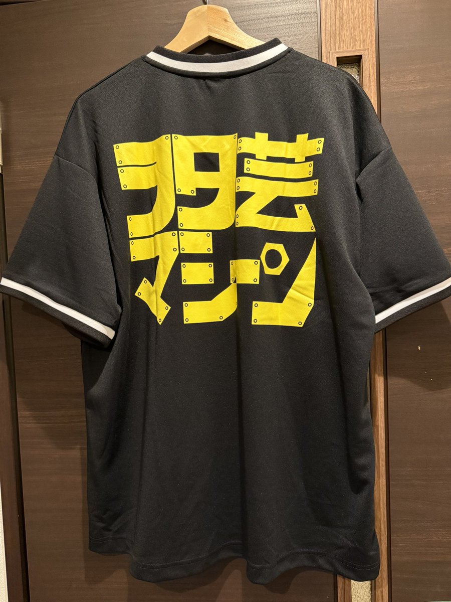 wotageimachine's tweet photo. ブラック/ブルーの2色展開
サイズはM/L/XLの3サイズ展開
かなり大きめです！
ガタイ良しの方大歓迎。

価格はまだ決めてません。
多分5,000〜6,000円くらいだと思います。 https://t.co/Fse1MNLJcK