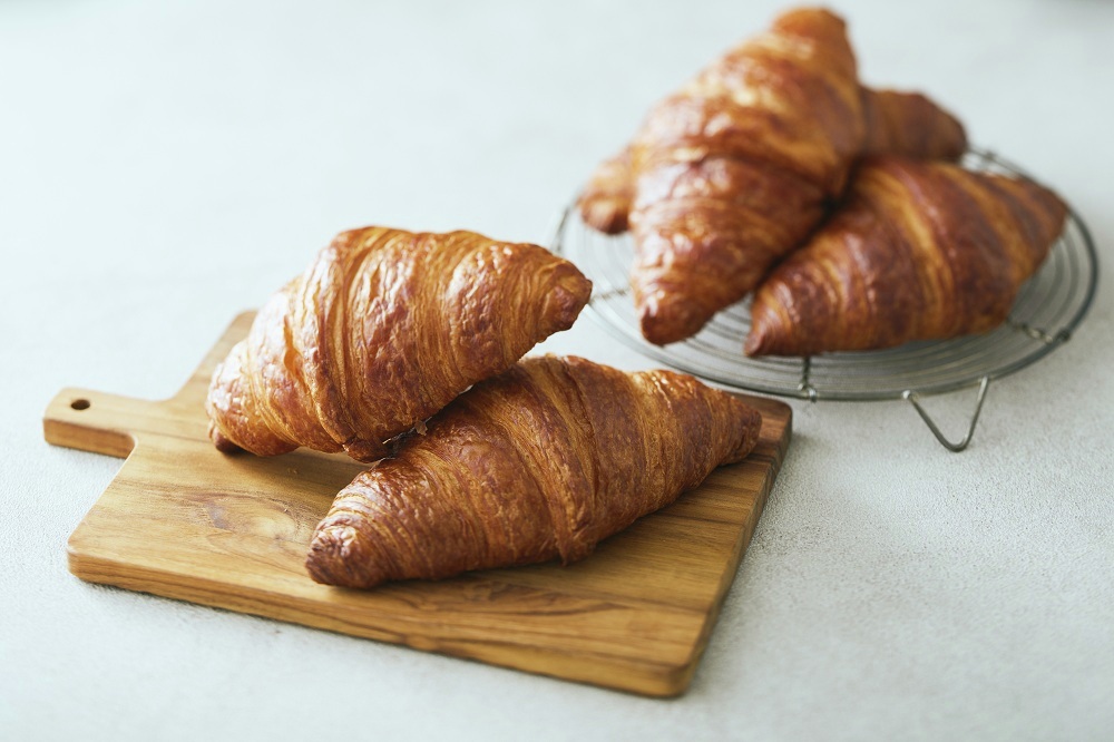 enjoy_tokyo's tweet photo. 【本日オープン】タリーズ初のベーカリー併設店🥐🎉

「プライム ファイブ タリーズコーヒー」が8/7(金)、新宿にオープン。発酵バタークロワッサンなど、コーヒーとともに焼きたてパンを楽しめます😋

詳細はリプから👇 https://t.co/BgGpx5Uvd9