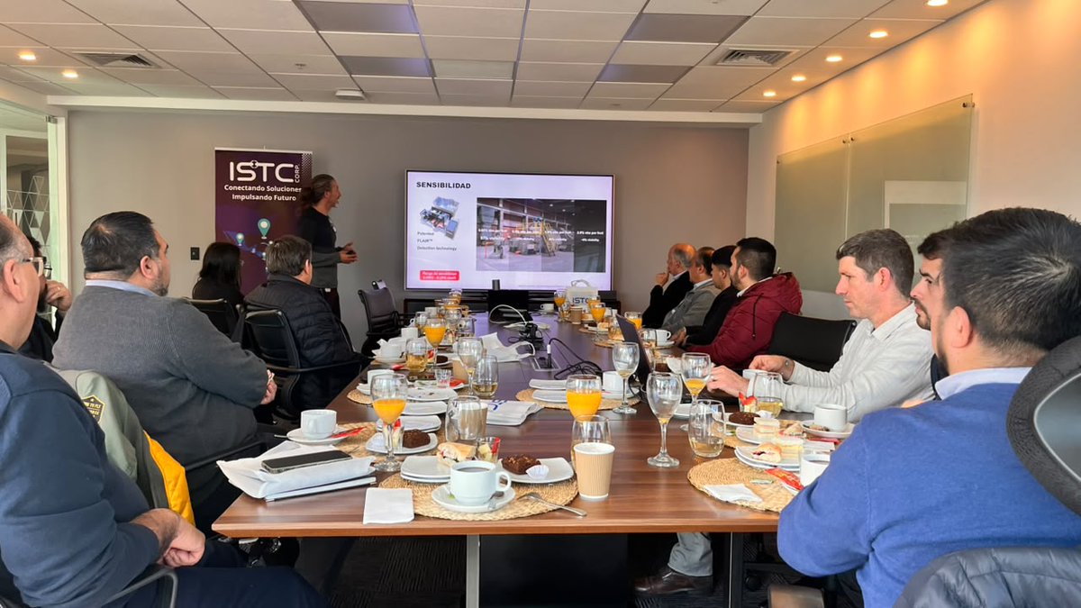 ISTC_Corp's tweet photo. Finalizamos un nuevo #TechConnectDay junto a #HoneywellTechnologies con la charla "Estrategias avanzadas en detección de incendios en entornos críticos con #Farenhyt ". Gracias a los integradores que participaron de esta jornada de conocimiento. #ISTCCorp #FireDetection #Chile https://t.co/64FnHIgSBN