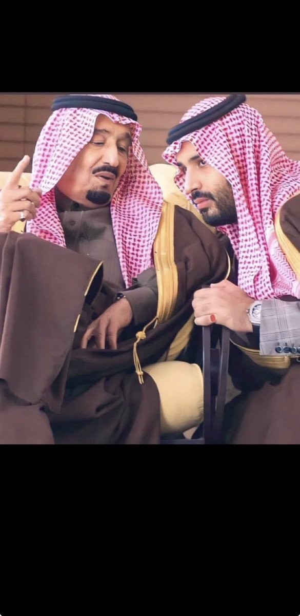 dr_maas1010's tweet photo. عندما تلقيك #السعودية خلف ظهرها اعلم تماماً ثلاثاً  : 
أولهما : أنك استنفذت كل فرص أن تكون ذكياً بما يكفي بحيث أنك مازلت تعتقد أنك غير مكشوف !! 
ثانيهما : أن كل المساحة التي نلتها واللمعان والتأثير الذي شعرت به هو مجرد أرقام أضافتها السعودية لحسابك وقادرة على تصفيرها في أي لحظة وأن مابنيته حيلة لسنوات سيتم تدميره في ساعات وأيام  !!
ثالثهما : أنك ستشعر بعزلة وخوف وسمعة سيئة وكوارث متتالية وكآبة ظاهرة مهما حاولت التصنع أو إبداء غير ذلك !! 
السعوديون ياهذا يختبرون الرجال ويمنحونهم الثقة والمكانة والمعزة فإذا اهتزّ وأظهر رداءة معدنه وخبث نيته وسوء طويته رموه خلف ظهورهم يساراً رمية موجعة ودون أن يرف لهم جفن واحد ليعود خاملاً صفر اليدين !! 
يقول شاعرهم خلف بن هذال في ذات المعنى : 
اليا اهتز الردي نرميه من خلف الظهور يسار 
وله مانلتفت والجدول المرسوم ماشينه
واليا زادت رقوم القوم رجعنا الرقوم أصفار
تحت راية بطل بالحيل مرضينا ومرضينه