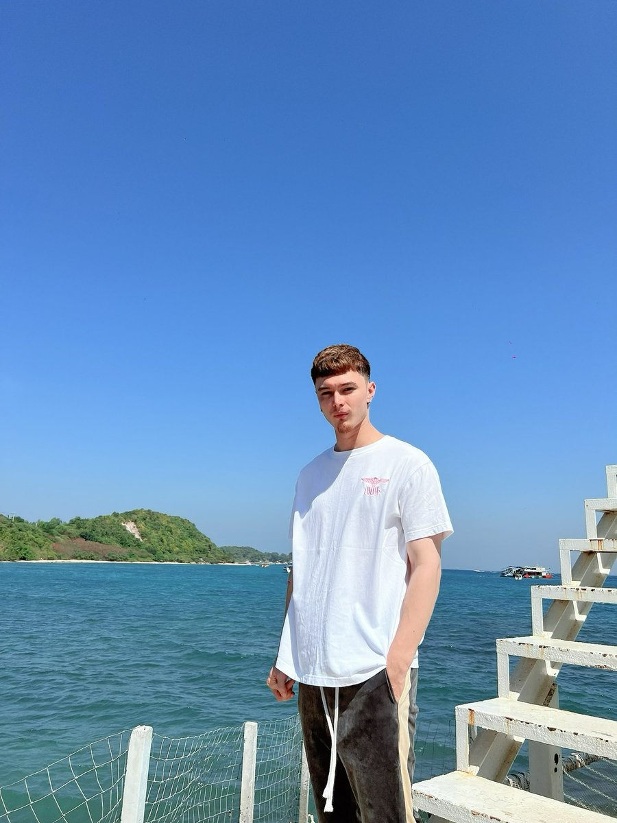 ghost154699's tweet photo. Last day here https://t.co/ayJZAGsGHp