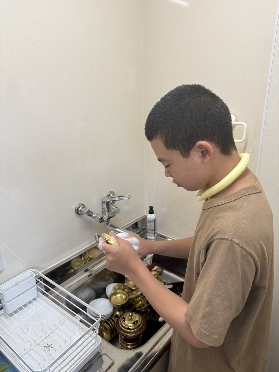 ootakisayen's tweet photo. お盆参り
すこし落ち着いたら
諸堂の大掃除🧹

塵を払い
垢を除く🙏 https://t.co/qvEk77XHSi