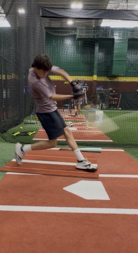 Jcosca_1bsbl's tweet photo. A swing from my live BP cage session 
Worked on
•being ready at release 
•holding my hip posture till foot strike 
•staying palm up palm down through contact
Still getting the work in while on vacation💪🏽
Super stoked to get back to work https://t.co/A8KwUuILcZ