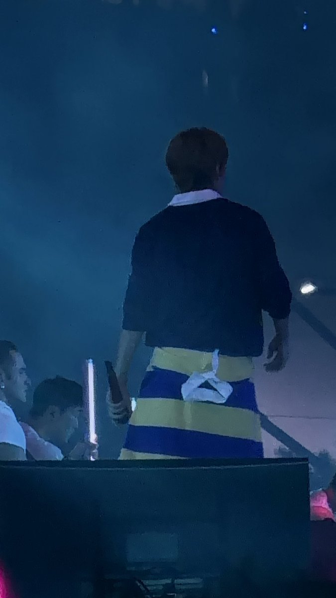 thetaegist's tweet photo. WHERE DID YOUR SHIRT GO TAEHYUNG? https://t.co/ZZY5pYUWuo