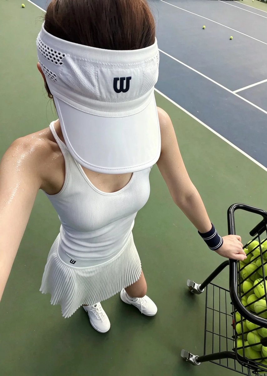 aqua_deepsea's tweet photo. Dripping in sweat under the sun! Bucket after bucket of serve practice—endorphins running super high hor https://t.co/XxLVmTJ8Bt