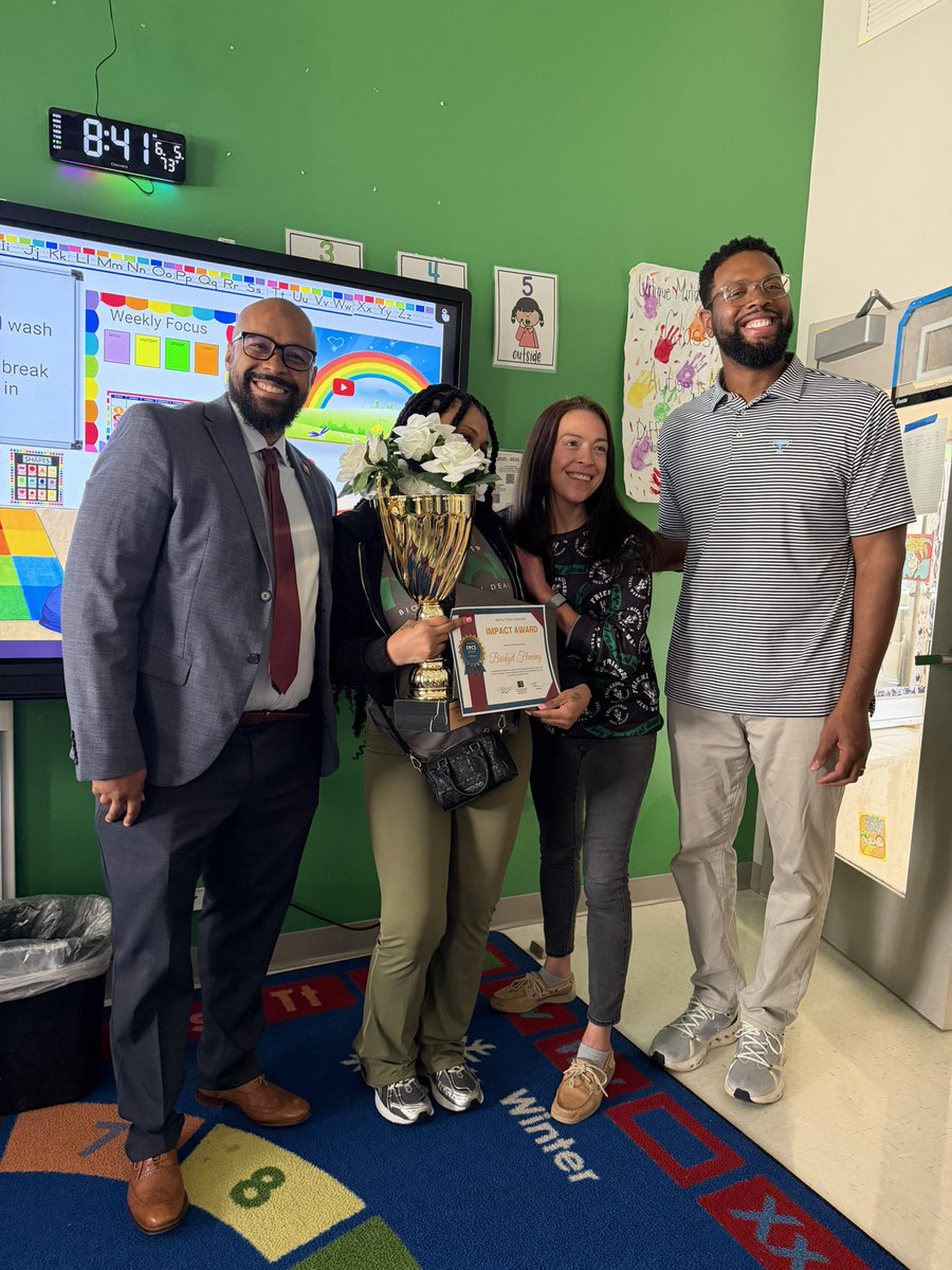 _GorgeousLEECE's tweet photo. My IA was Awarded the Instructional Aid of the School Year 2025-2026🥳💚🩶
#Journeyto30 #fpcsIDEAL @FriendshipPCS https://t.co/WYwpsJrZTl