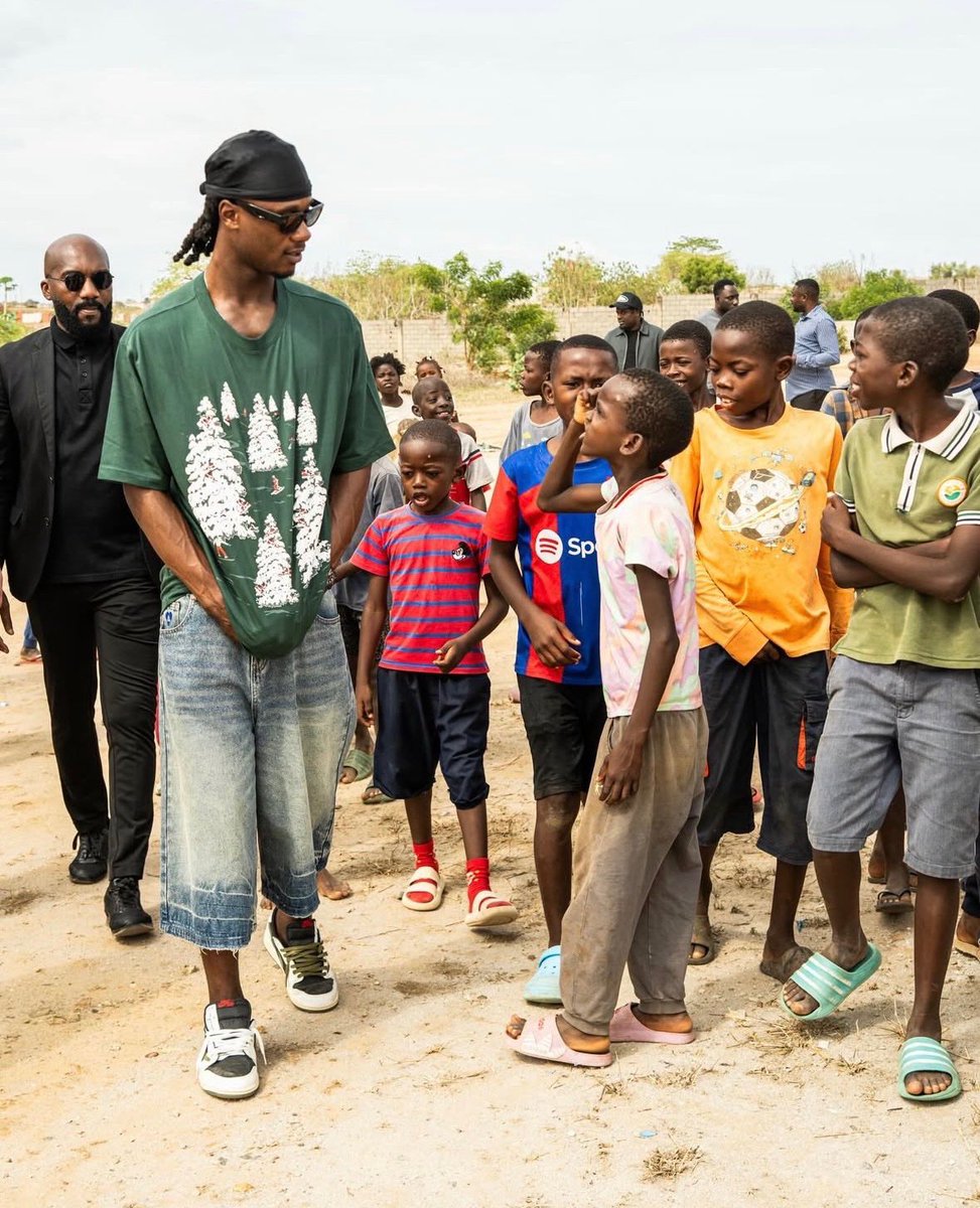 AfricaFirsts's tweet photo. Real Madrid and France legend Eduardo Camavinga opened a school and a football academy in Angola 🇦🇴🖤.

“I chose to launch a football academy and a school for young people here to give back to my country. I’m filled with joy, grateful, and my parents are proud.” https://t.co/w93iKyAuXm
