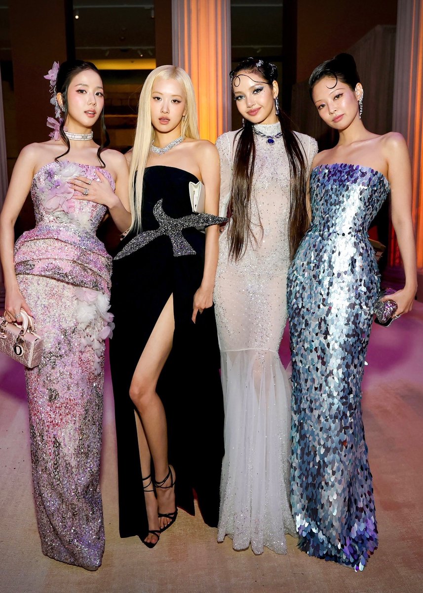 TheePopCore's tweet photo. All FOUR members of BLACKPINK will be attending their 10th Anniversary event tomorrow, August 8th. https://t.co/thOBhzl3Sd