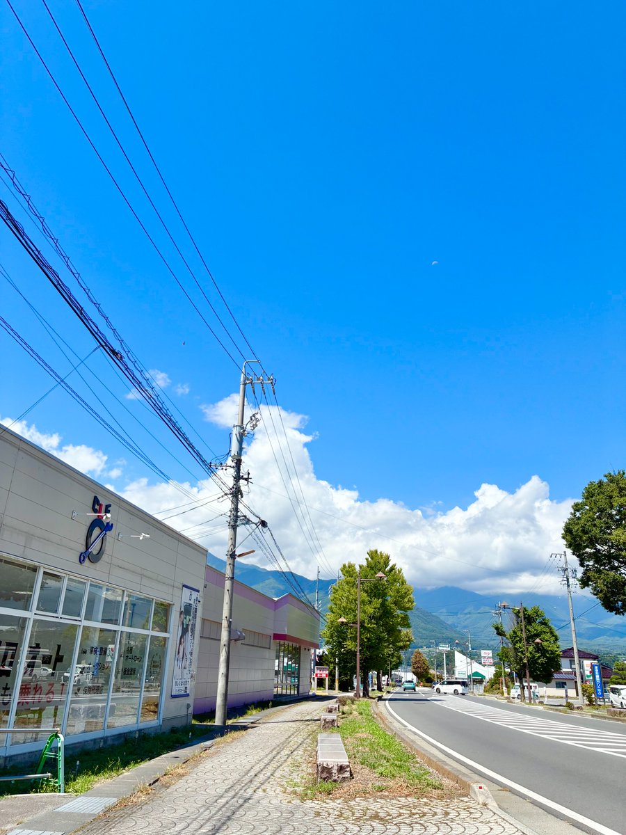 clezero_auto's tweet photo. こんにちは！

立秋🌾
暦の上で秋が始まる日
実際は一年の中で最も暑さが厳しい時期

熱中症等、十分に気を付けお過ごし下さい🥤
今日も一日安全運転で🚘

【天気】晴れ所により曇り【気温】31℃/21℃                       #イマソラ #伊那市天気 #伊那市の交通 https://t.co/UeYvabxIWi