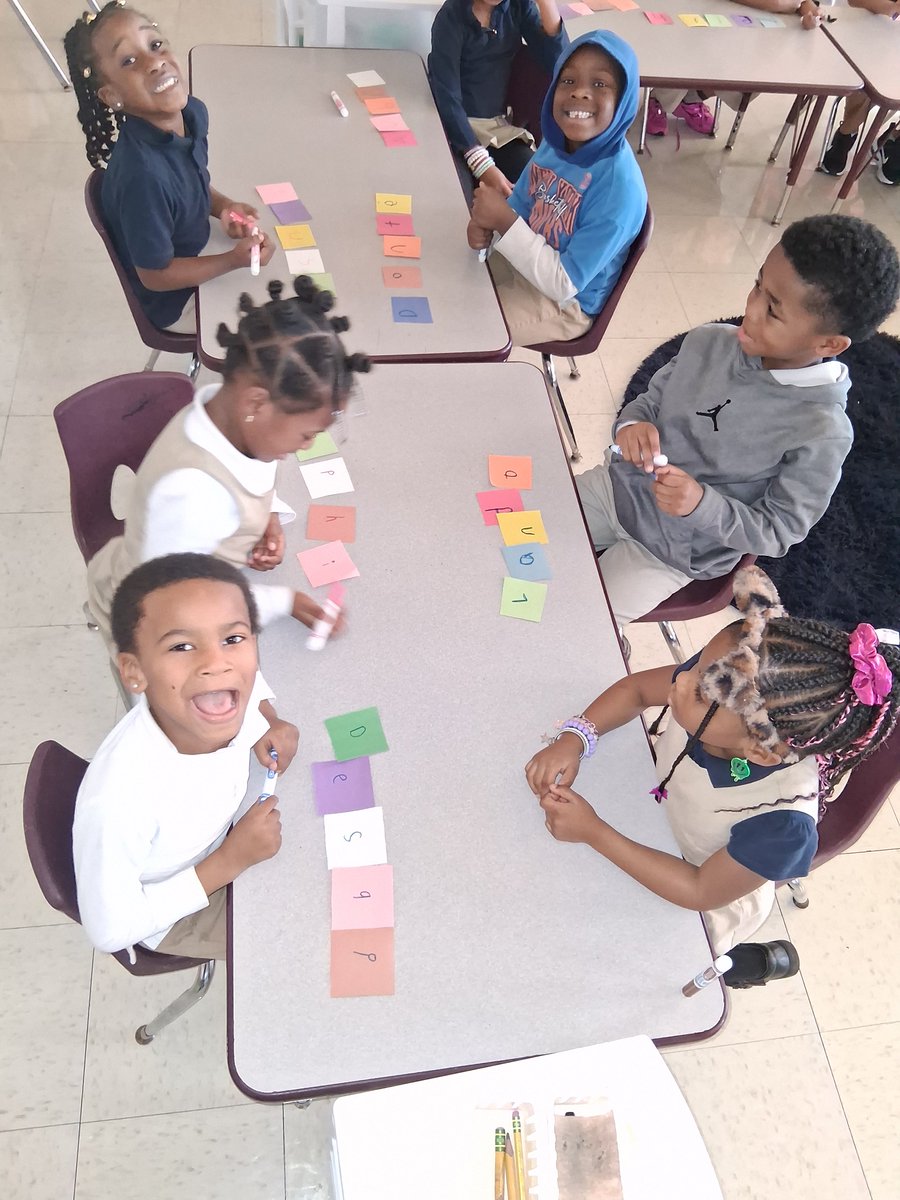CPlanet0506's tweet photo. Longevity!
 #FPCSWD
#FriendshipsJourneyto30 
#OneFriendship
#AspireMore
@FPCS_Woodridge
@FriendshipPCS https://t.co/50Jcwd05LC