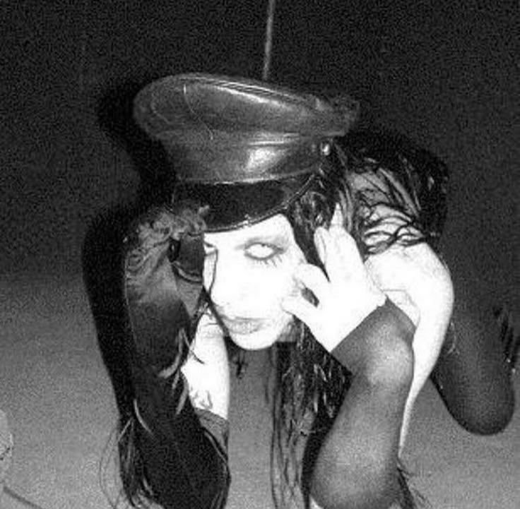 morbidmanson's tweet photo. hi I love him https://t.co/JdbKJNpPQZ