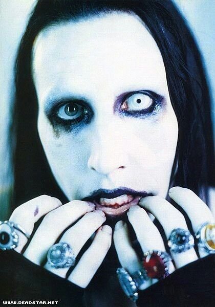 morbidmanson's tweet photo. hi I love him https://t.co/JdbKJNpPQZ