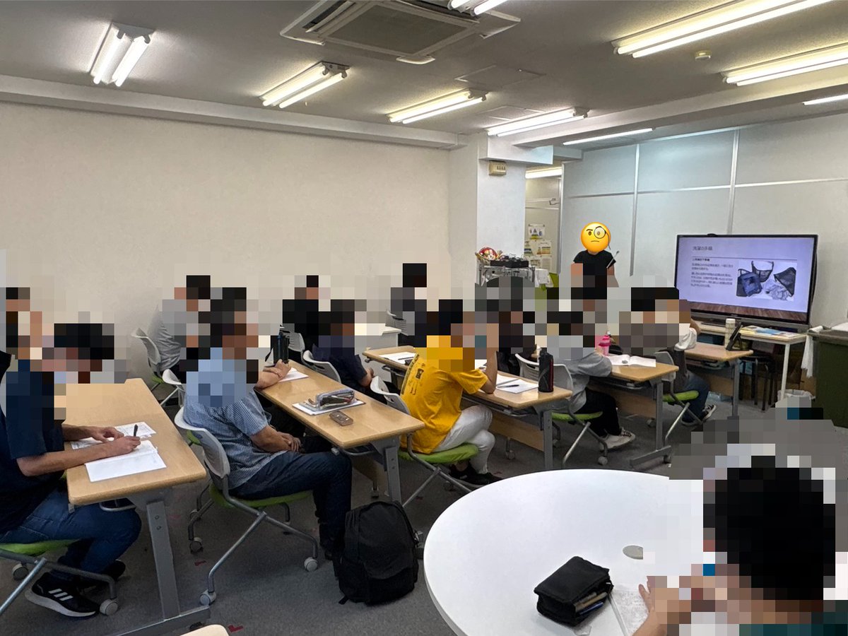 MintOsaka's tweet photo. 本日、自立、就労合同で生活学習「衣服の素材とお手入れ方法」でした。

今回は、衣服の種類を知り、それぞれの衣服によって洗い方や頻度が違うこと、洗濯をする際の準備や手順を学ぶことができましたね。

夏は汗をかくと思うので、正しい洗濯の仕方を覚えて気持ちの良い衣服を身に付けましょう！ https://t.co/sI8SIezjfO