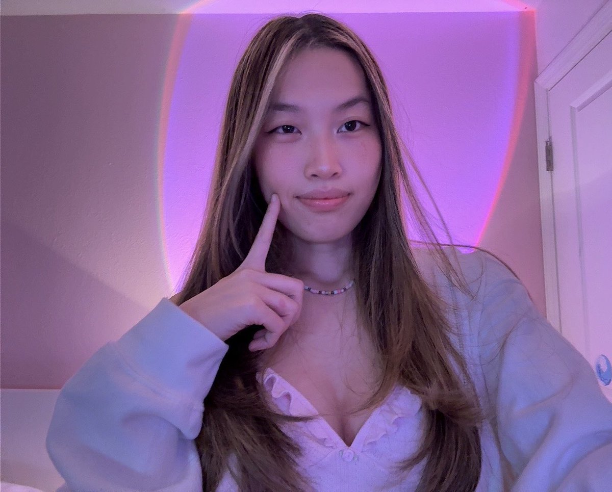 chayuhhh's tweet photo. hi just chatting on twitch!! come talk <33 https://t.co/c7AV9zeMOM https://t.co/CznCqRovvI