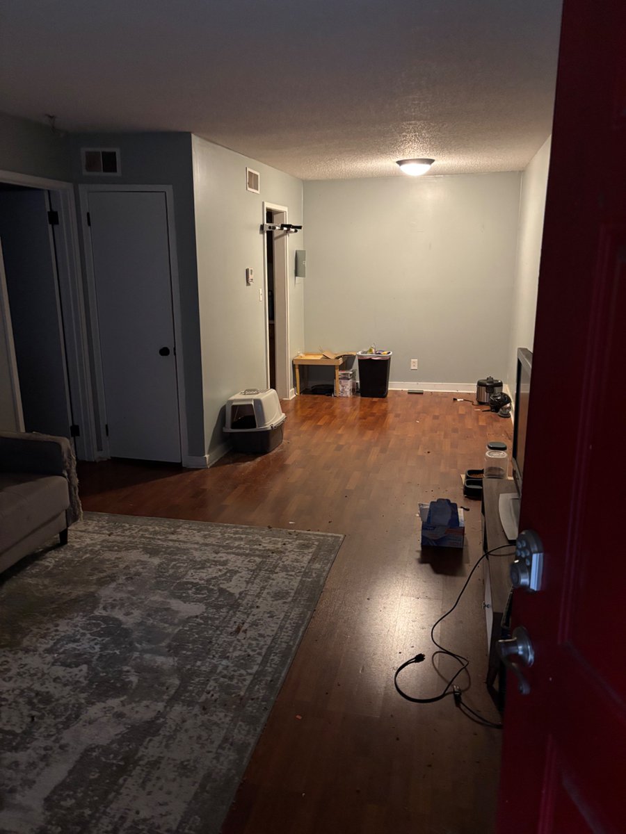 WarehouseSam's tweet photo. @PerrySolem Don’t forget about the people who have not set $$ on fire but who have lower returns because they clean up after dysfunctional tenants that get in car accidents.

Then Big Sammy have to de-junk! https://t.co/NcuOKkQbeg