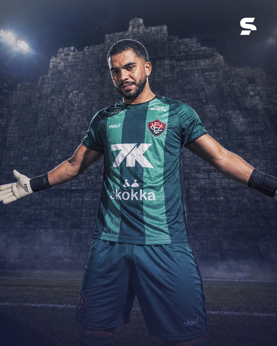 sportv's tweet photo. NÃO VAI PASSAR NADA! 🧤🛑

Falam que um bom time de futebol começa pelo goleiro. Se o ditado for certo, a torcida do Vitória pode dormir tranquila. Lucas Arcanjo protagonizou mais uma grande atuação na meta do Rubro-Negro. Temporada absurda do homem! 🔥

📸: Imagem gerada por IA

#CopaDoBrasilNoSportv #FutebolBrasileiro #Vitoria #LucasArcanjo