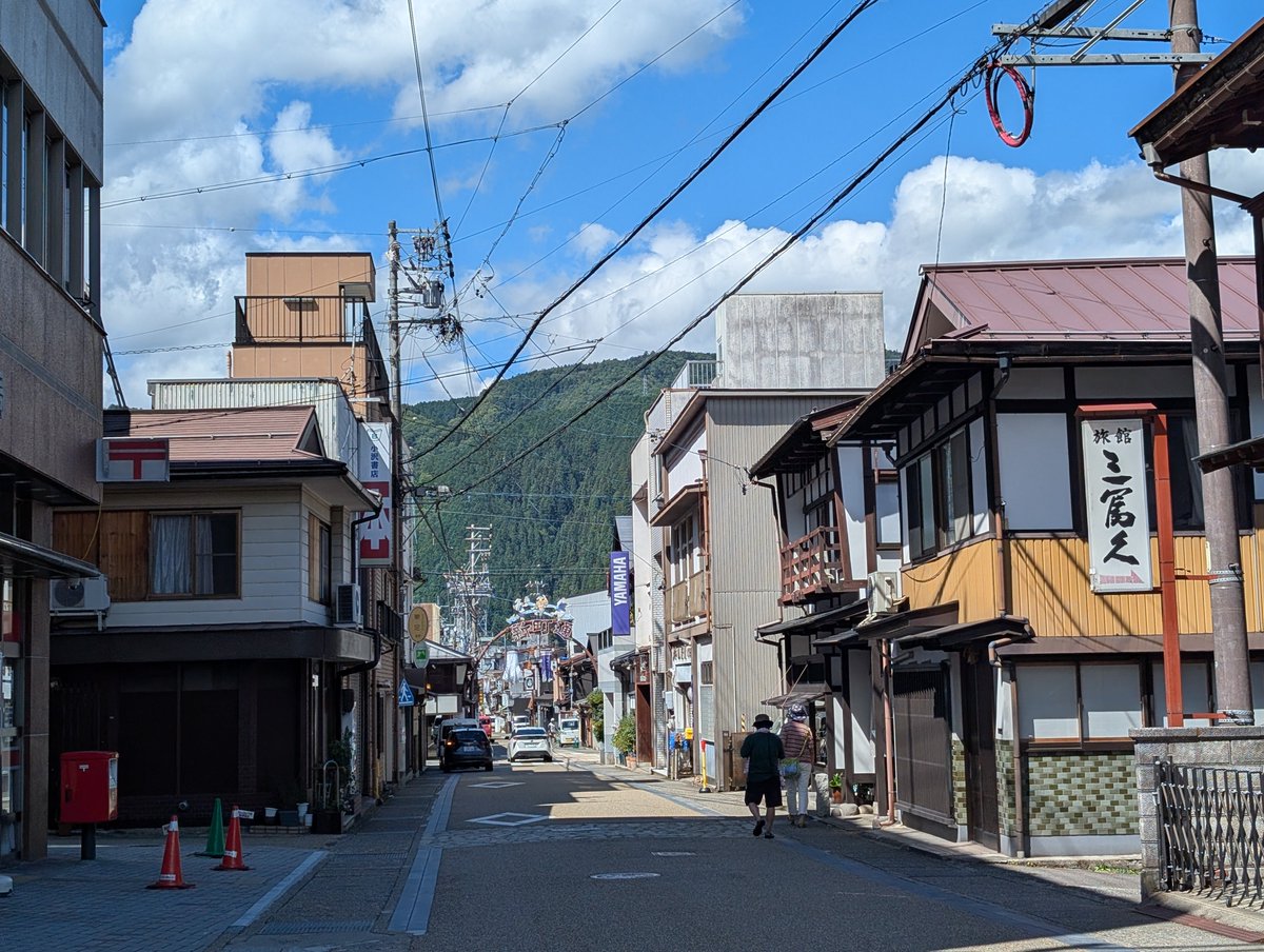 sur_k_'s tweet photo. 郡上八幡からこんにちは！めちゃくちゃ「日本の夏」みたいな光景が広がっていて良すぎる https://t.co/XFchMgIRvh