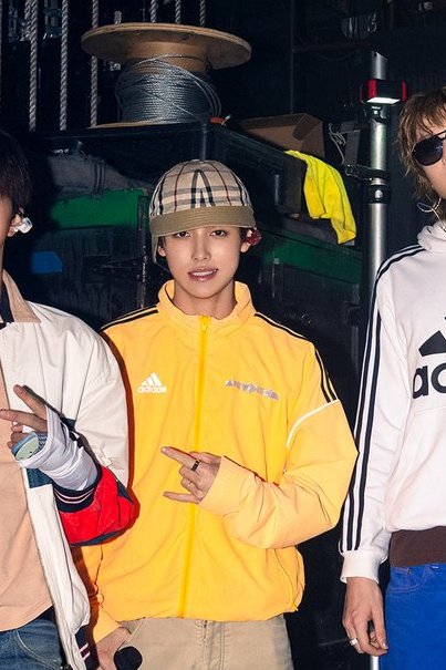 zhaoyufancokr's tweet photo. tiny seonghyeon😭🤏🏻 https://t.co/TIYa3ctffT