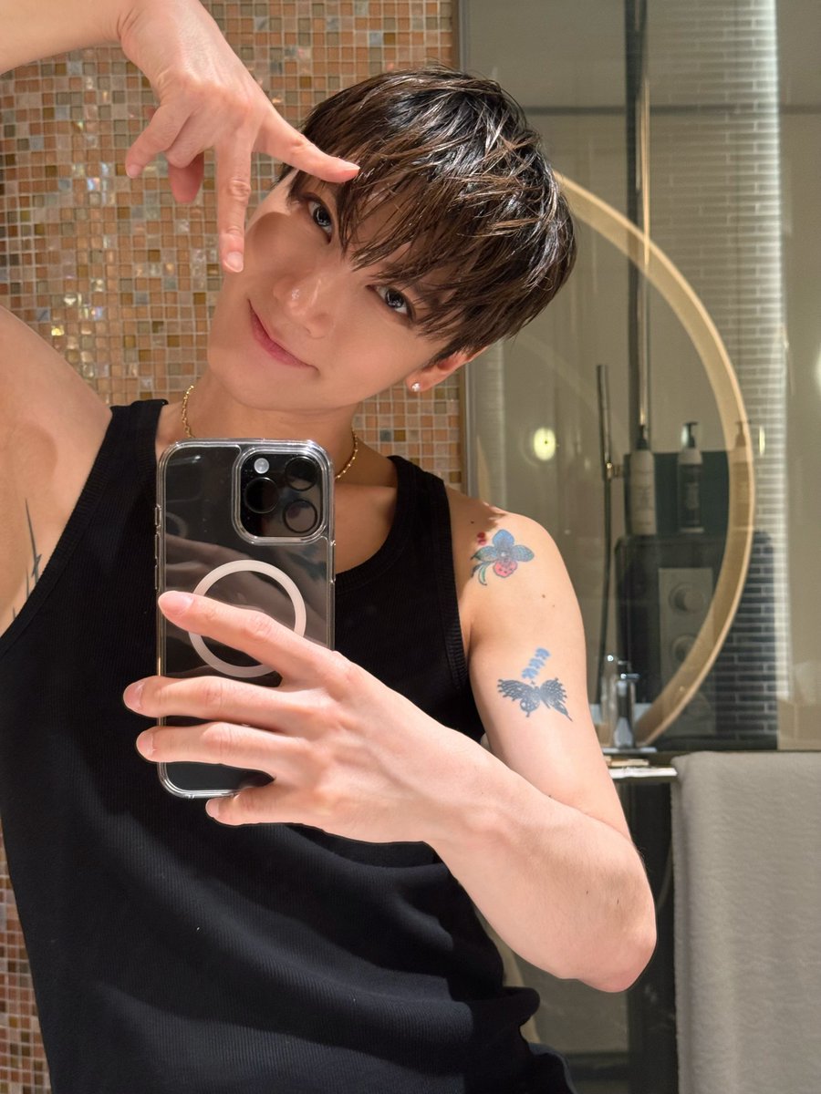 PPTT_1001's tweet photo. ดูจากทรงผมใช่ตอนที่ไปหนานจิงปีที่แล้วมั้ย (ส่งรูปมาในบบ 28 กันยา) ถ้าใช่คือน้องเตนล์แพลนงานเตรียมงานไว้นานมาก คนเก่ง 😭😭 https://t.co/xegJNdjt7J