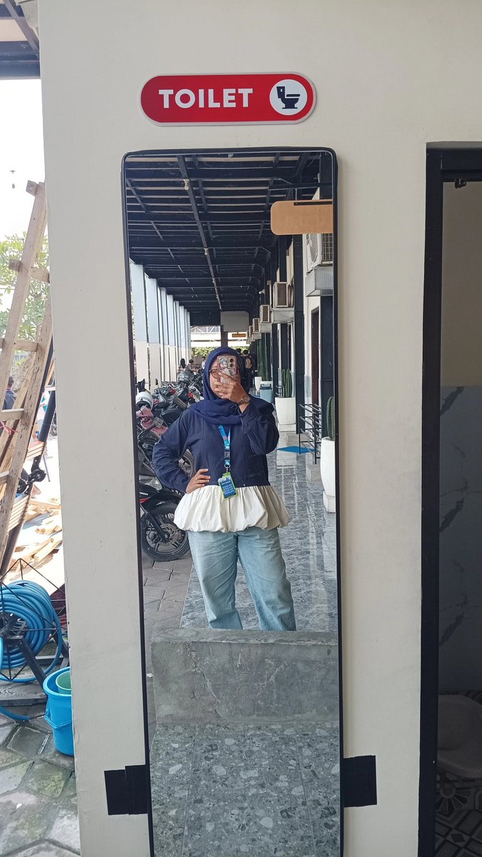 winwiendaa's tweet photo. It's friday yeayy❣️🍒🍉🪄 happy weekends guys @MrBobSuperSeru https://t.co/ExU1UZpoTT