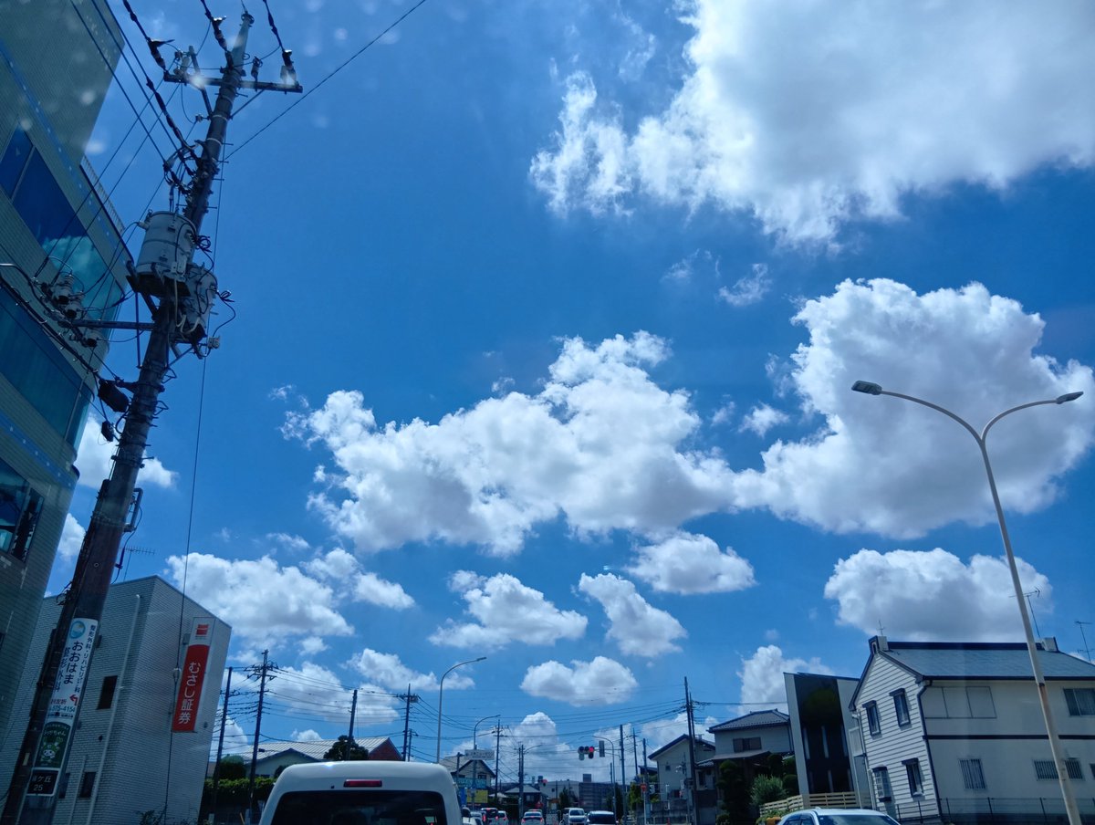 ywgrs0's tweet photo. いい天気だなぁ
こういう雲好きです https://t.co/JQBuGBlETd