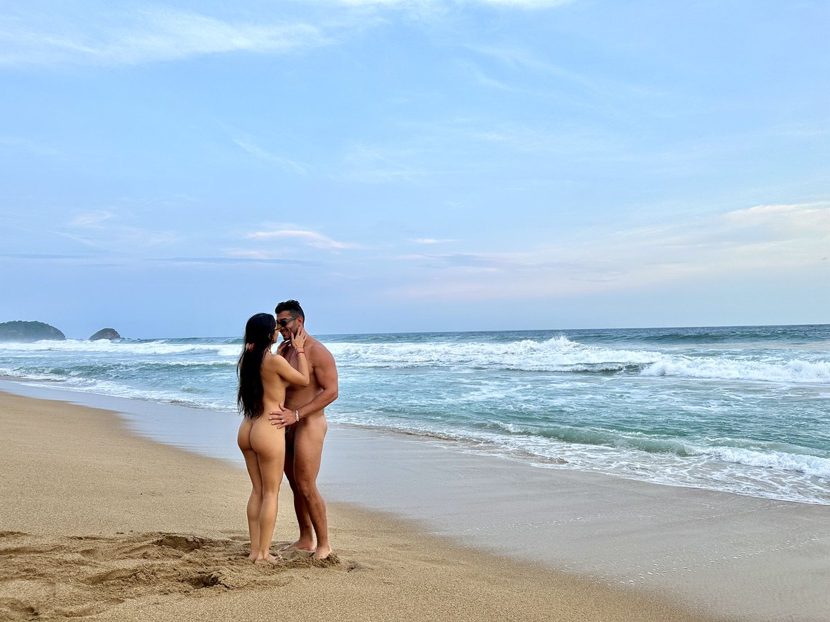 Paulinatllzz's tweet photo. Mi lujo favorito siempre será compartir esto contigo: el mar, la libertad de estar al natural y la paz de no necesitar nada más 🌊❤️ 

@maumondragone https://t.co/3230cmj36C