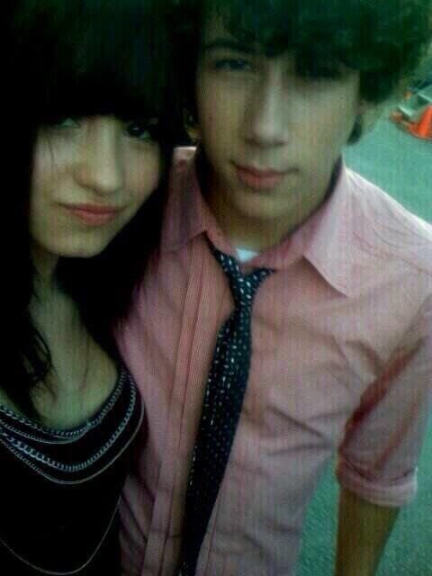 theteamdemi's tweet photo. demi lovato and nick jonas, 2007. https://t.co/V5JcpRz7ws