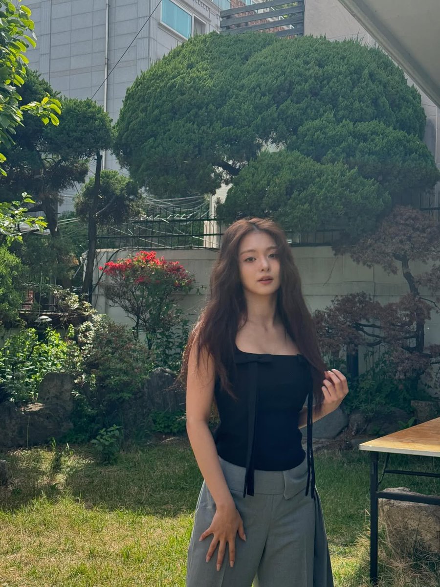 nagyugnn's tweet photo. 🌳, feelings i missed: sunlight peeking between trees, a chilly daylight breeze, and some nicely blooming little flowers around me. ₍ᐢᐢ⑅₎ 🌺 therefore to say nature is my personal sanctuary is something you shouldn't disagree. https://t.co/iASGhqFiVm