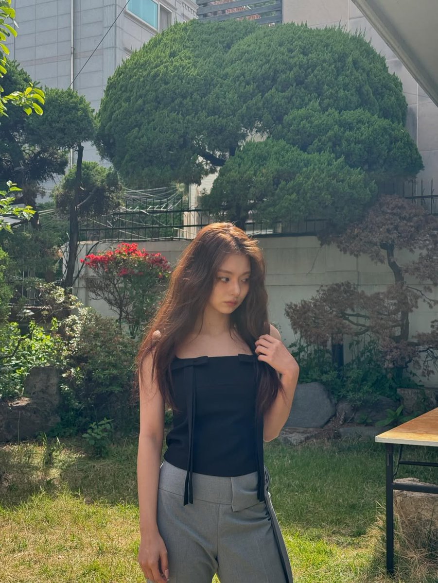 nagyugnn's tweet photo. 🌳, feelings i missed: sunlight peeking between trees, a chilly daylight breeze, and some nicely blooming little flowers around me. ₍ᐢᐢ⑅₎ 🌺 therefore to say nature is my personal sanctuary is something you shouldn't disagree. https://t.co/iASGhqFiVm