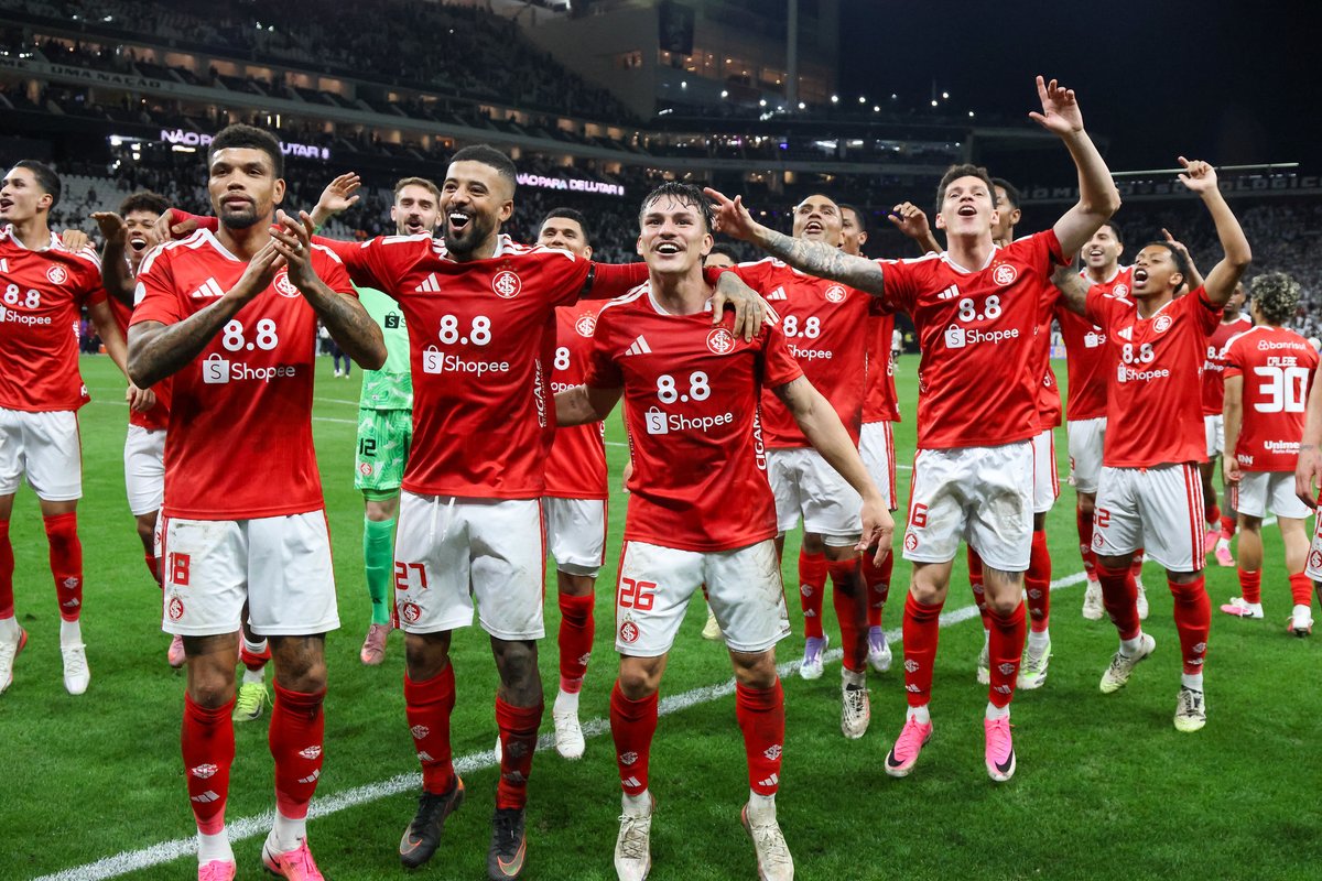 SofascoreBR's tweet photo. Internacional contra o Corinthians nas oitavas de final da @CopaDoBrasilCBF 2026:

⚔️ 2 jogos
👟 18 finalizações (4 no gol!)
⚽️ 3 gols

😳😳 https://t.co/xhAwhofVbY