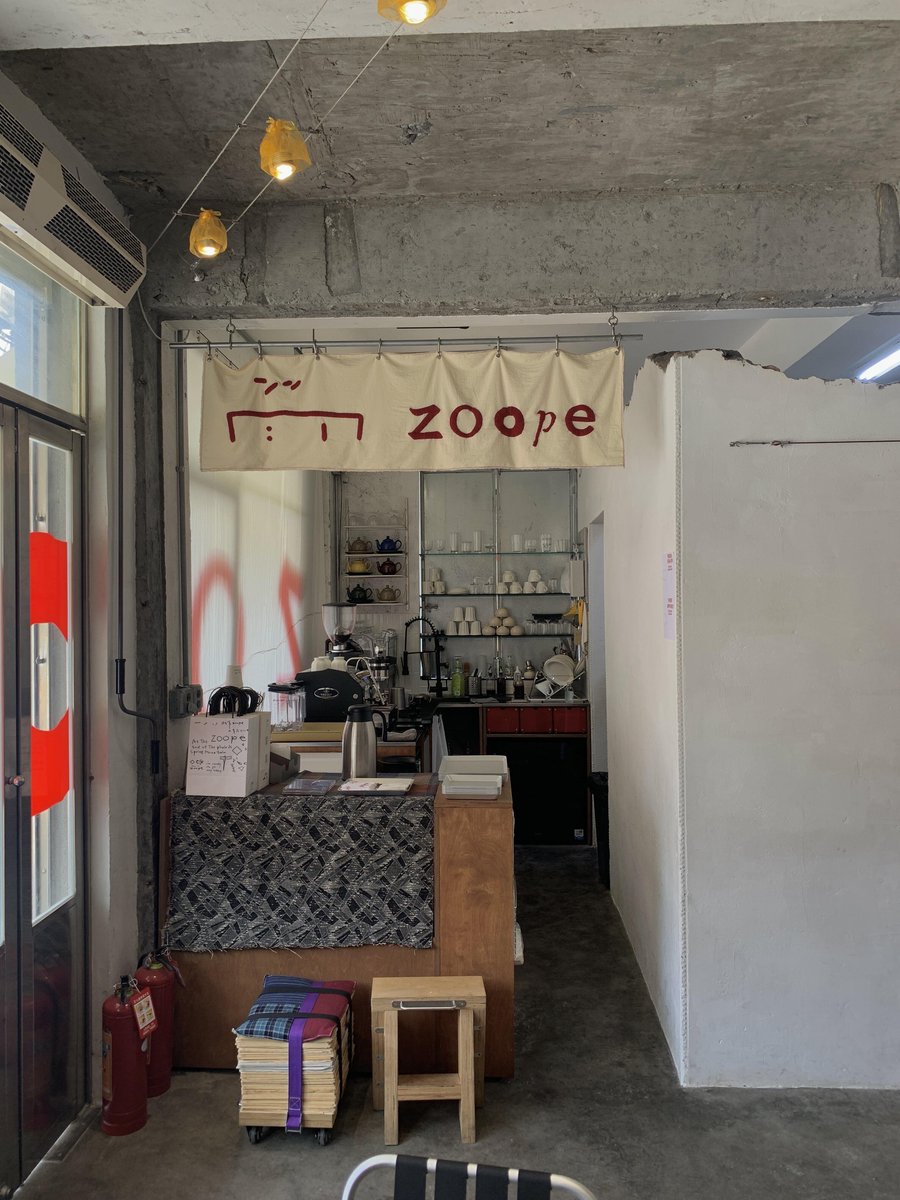 EmilNature's tweet photo. 名物のカラメルプリンを注文しました🍮
どこを切り取っても絵になる、個性という言葉が隅々まで詰まった空間です！ https://t.co/ydeGe72HKA