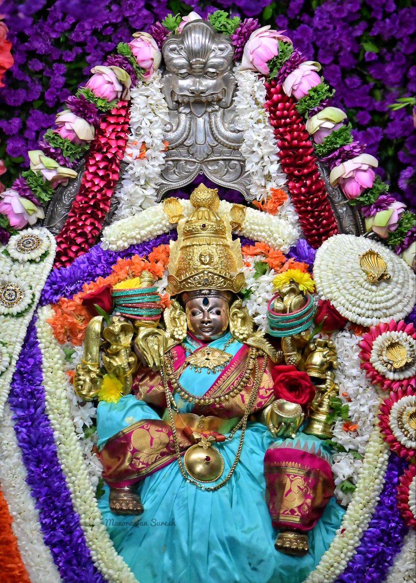 Manoranjnsuresh's tweet photo. ನಾಲ್ಕನೇ ಆಷಾಢ ಶುಕ್ರವಾರ ಚಾಮುಂಡೇಶ್ವರಿ ಅಮ್ಮನವರಿಗೆ ಲಕ್ಷ್ಮೀ ಅಲಂಕಾರ 🙏

#chamundeshwari #Mysuru #chamundibetta https://t.co/U8MmsdBzie
