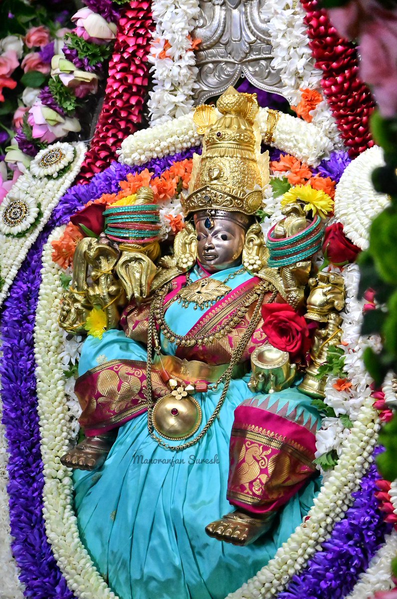 Manoranjnsuresh's tweet photo. ನಾಲ್ಕನೇ ಆಷಾಢ ಶುಕ್ರವಾರ ಚಾಮುಂಡೇಶ್ವರಿ ಅಮ್ಮನವರಿಗೆ ಲಕ್ಷ್ಮೀ ಅಲಂಕಾರ 🙏

#chamundeshwari #Mysuru #chamundibetta https://t.co/U8MmsdBzie